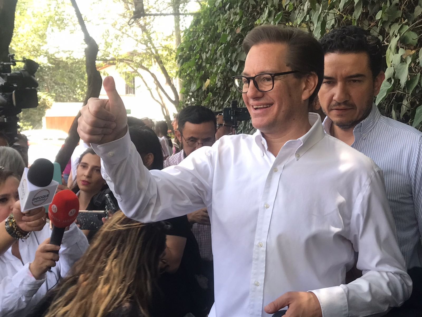 Salomón Chertorivski vota en Lomas de Chapultepec
