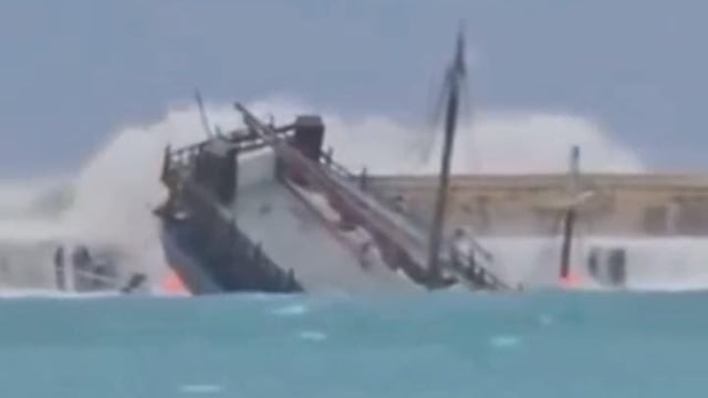 Huracán Beryl ya dejó sus primeros daños: Se hunde el crucero Jolly Roger en Barbados